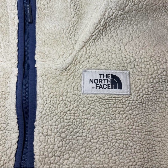 The North Face Men's Cream and Navy Sherpa 1/4 Zip-Up Sweater - Picture 3 of 6